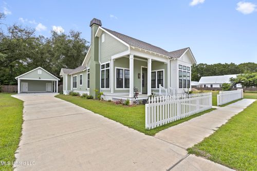 435 Bills Ave, Ocean Springs, MS, 39564-3948 | Card Image
