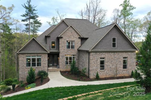 2757 Trent Dr Ne, Conover, NC, 28613-9415 | Card Image