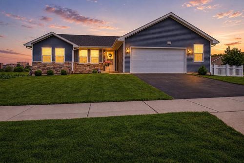 2215 Red Barn Lane, Beloit, WI, 53511 | Card Image