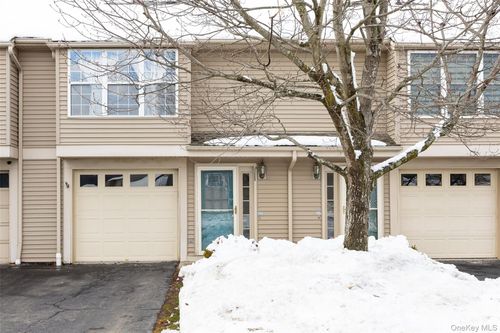 124 Elmcrest Dr, Fishkill, NY, 12524-3322 | Card Image