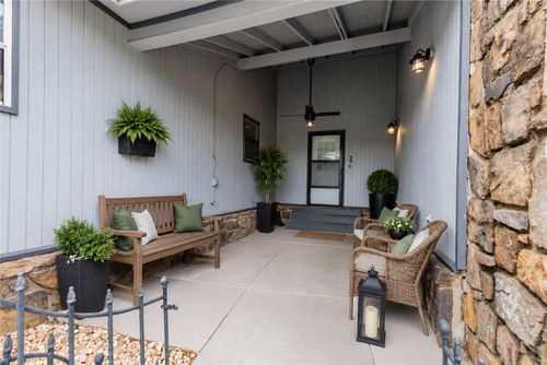 1013 W Linden St, Rogers, AR, 72756-5852 | Card Image
