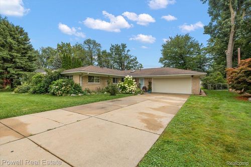 25132 Bonaire Ct, Harrison Twp, MI, 48045-3402 | Card Image