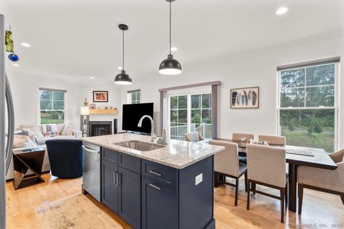 11 Oakwood Cir, Plainville, CT, 06062-3603 | Card Image