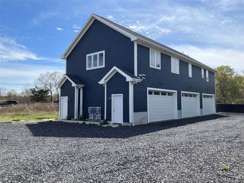 19 Kroemer Ave, Riverhead, NY, 11901-3107 | Card Image