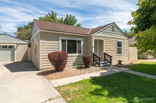18 F St Ne, Ephrata, WA, 98823-1717 | Card Image