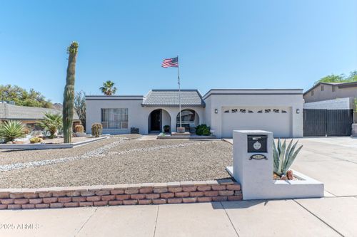 2033 E Hillery Dr, Phoenix, AZ, 85022-4129 | Card Image