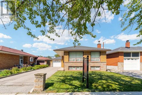 10 Dunlop Avenue, Toronto (Clairlea-Birchmount), ON, M1K1K9 | Card Image