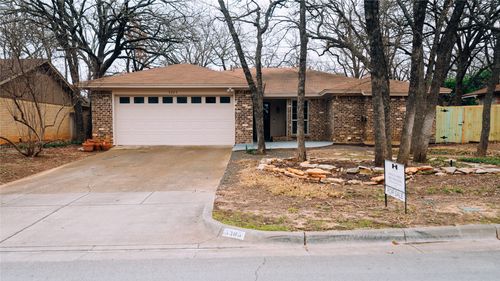 5305 Bright Star Trl, Arlington, TX, 76017-3116 | Card Image