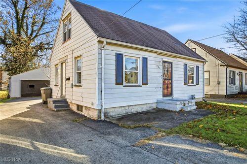 827 E Avondale Ave, Youngstown, OH, 44502-2416 | Card Image