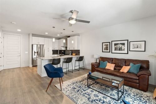 apt-105-2213 Poquito St, Austin, TX, 78722-2462 | Card Image