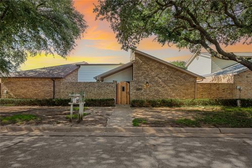 2208 Winter Sunday Way, Arlington, TX, 76012-4943 | Card Image