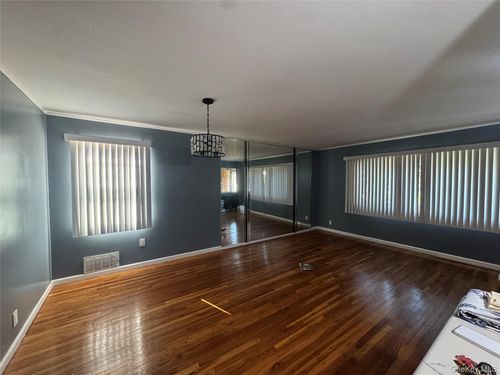 22518 S Conduit Ave, Springfield Gardens, NY, 11413-3545 | Card Image