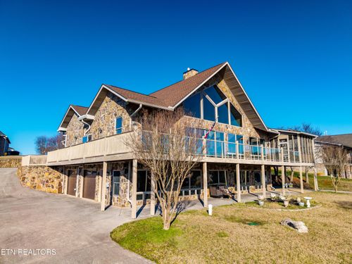 124 Indian Shadows Dr, Maryville, TN, 37801-3682 | Card Image