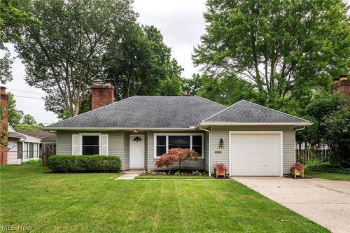 131 Edgewood Dr, Berea, OH, 44017-1411 | Card Image