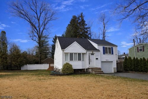18 Mandeville Ave, Pequannock, NJ, 07440-1537 | Card Image