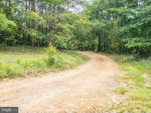98 Pete Mccoy Ln, BERKELEY SPRINGS, WV, 25411-7359 | Card Image