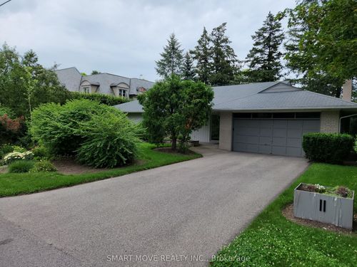 11 Valecrest Dr, Etobicoke, ON, M9A4P4 | Card Image