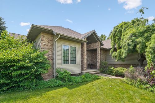 704 W 18th St, Vinton, IA, 52349-1678 | Card Image