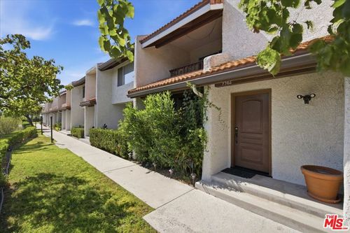 9562 Via Bernardo, Burbank, CA, 91504-1204 | Card Image