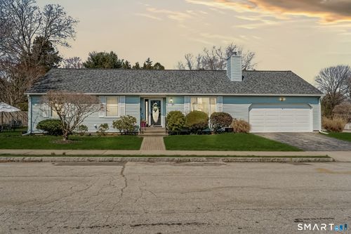 5 Penny Ln, New London, CT, 06320-4319 | Card Image