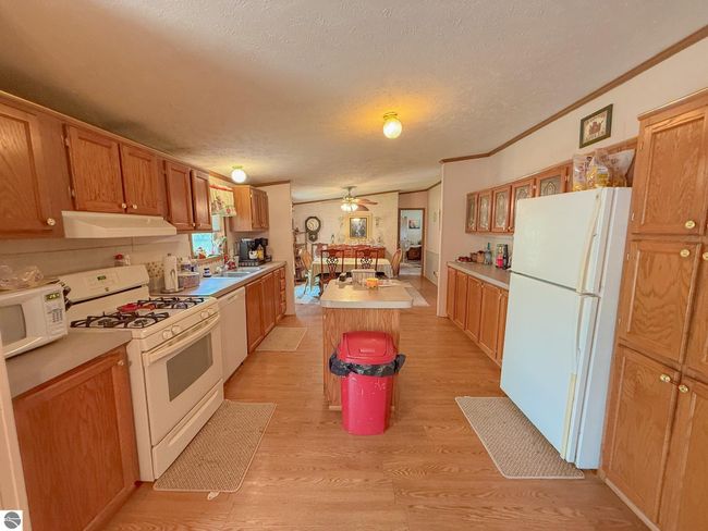 299 Cloverleaf Ln, House other with 3 bedrooms, 2 bathrooms and null parking in Houghton Lake MI | Image 9
