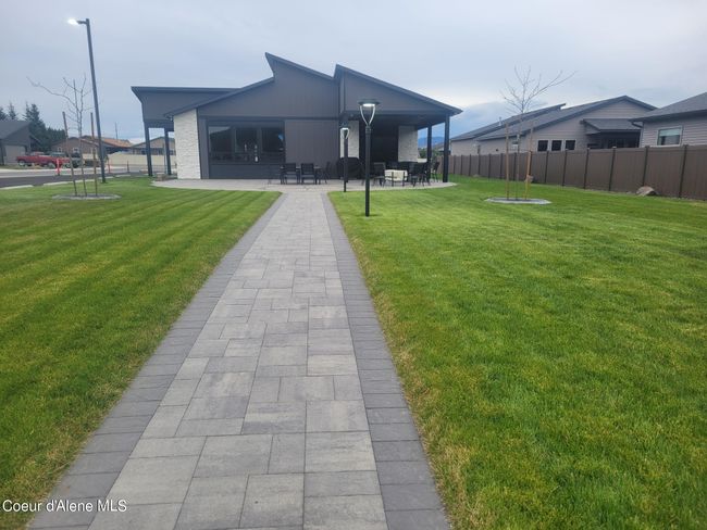 Clubhouse yard and patio | Image 37