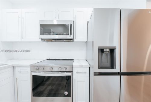 apt-427-2041 Nw 81st Ave, Pembroke Pines, FL, 33024-3554 | Card Image