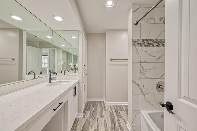 APT-1002 - 3350 Mccue Rd, Condo with 2 bedrooms, 2 bathrooms and 2 parking in Houston TX | Image 15