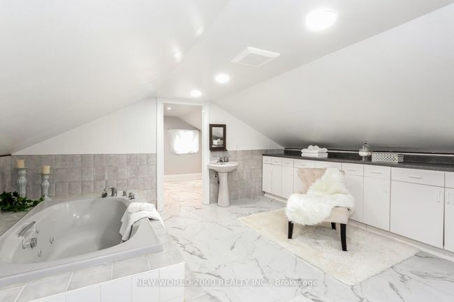 8071 Kipling Ave, House other with 4 bedrooms, 2 bathrooms and 6 parking in Woodbridge ON | Image 34