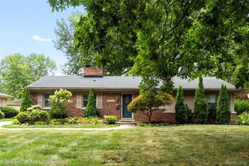16031 Buckingham Ave, Beverly Hills, MI, 48025-3311 | Card Image