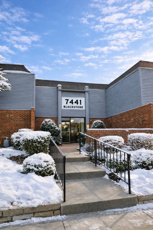 g205-7441 Blackburn Ave, Downers Grove, IL, 60516-5216 | Card Image