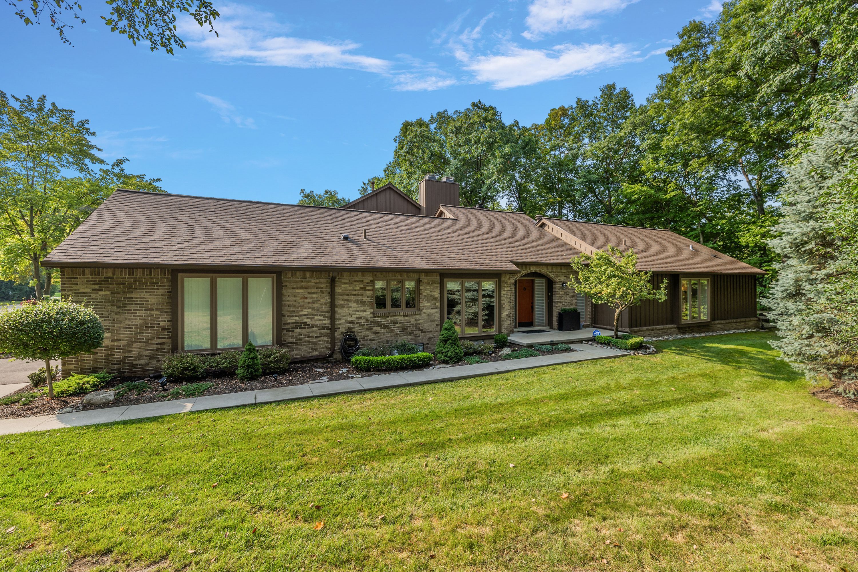 Timberbrook Ln, Bingham Farms, MI 48025