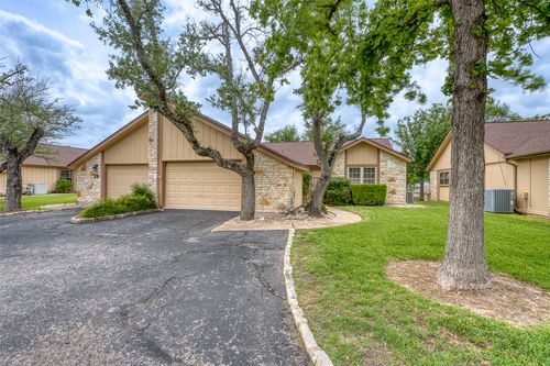 27 Oaks Pl, Lago Vista, TX, 78645-6979 | Card Image