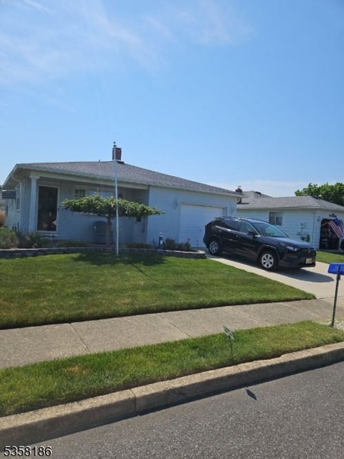 27 Maracaibo Pl, Toms River, NJ, 08757-4141 | Card Image