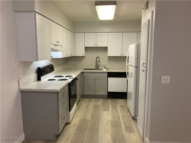 UNIT-2118 - 3151 Soaring Gulls Dr, Condo with 3 bedrooms, 2 bathrooms and null parking in Las Vegas NV | Image 14
