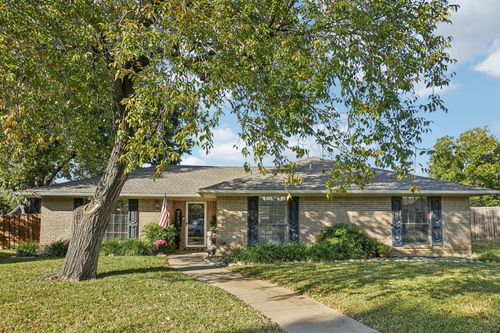 951 Crestwood Cir, Flower Mound, TX, 75028-1303 | Card Image