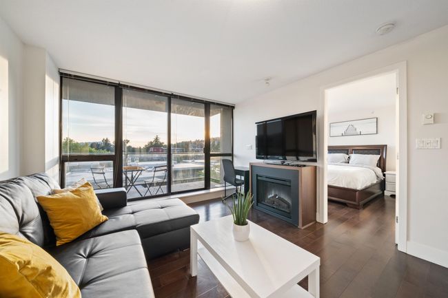 706 - 2959 Glen Dr, Condo with 1 bedrooms, 1 bathrooms and 1 parking in Coquitlam BC | Image 4