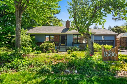 1586 Rometown Dr, Mississauga, ON, L5E2V1 | Card Image