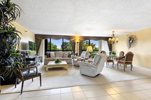 403-2480 Presidential Way, West Palm Beach, FL, 33401 | Card Image