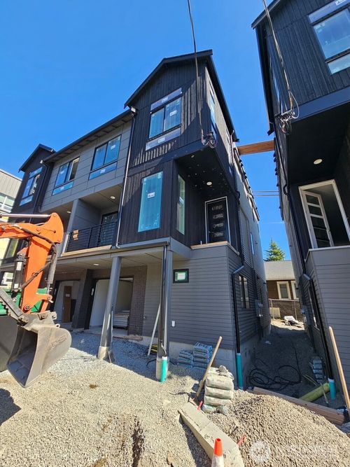 4464 Midvale Ave N, Seattle, WA, 98103 | Card Image