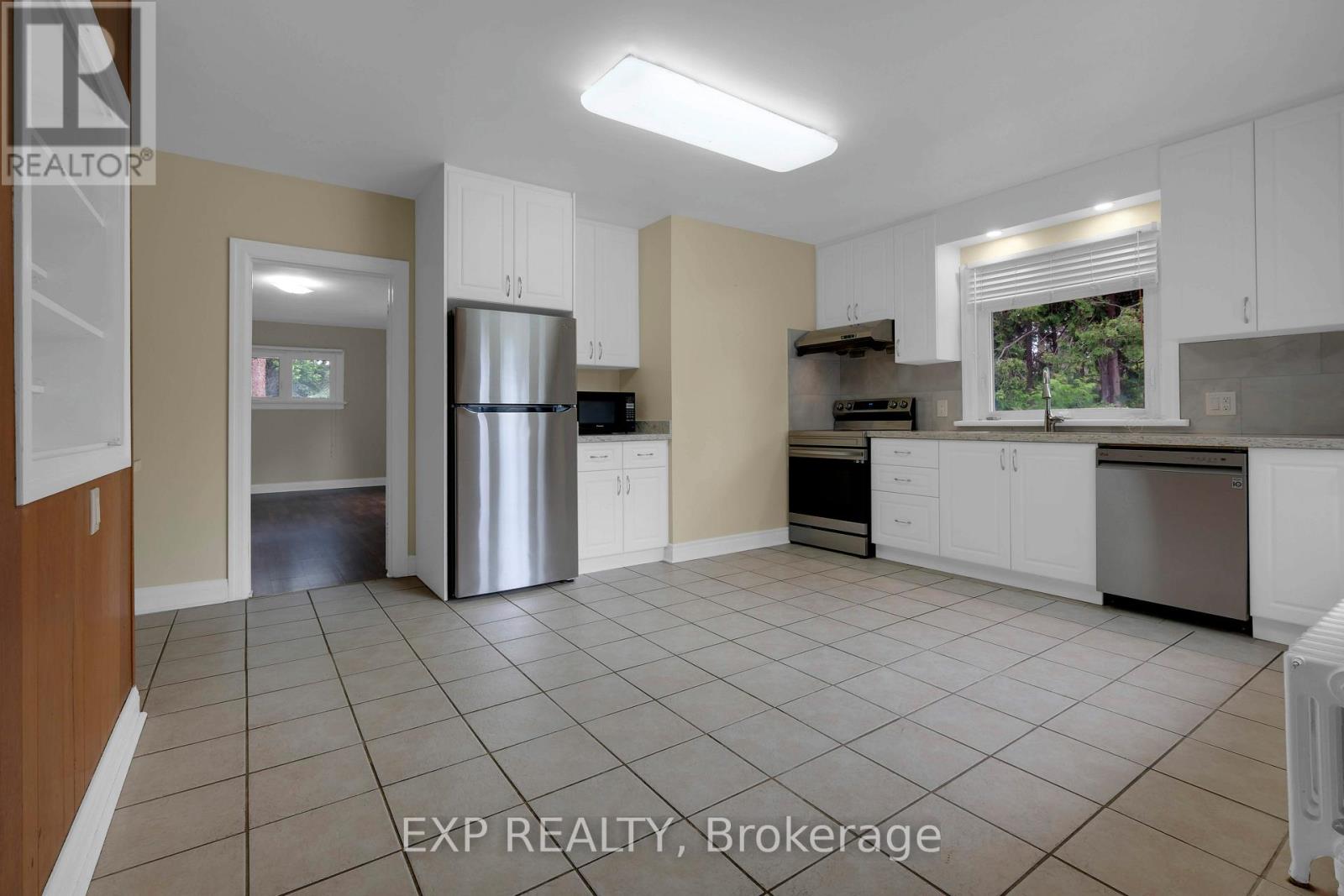 Residential in Whitchurch-Stouffville (Ballantrae) 3