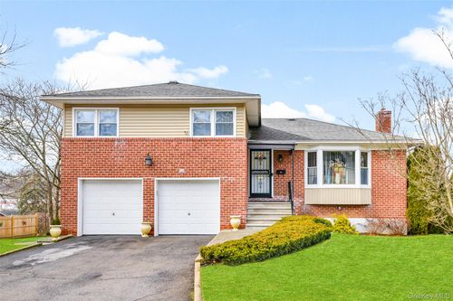 60 E Fort Hill Rd, Yonkers, NY, 10710-1221 | Card Image