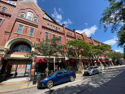 apt-207-30 Hanover St, Manchester, NH, 03101-2227 | Card Image