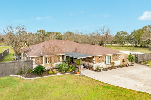 152 Lakewood Drive, Angleton, TX, 77515 | Card Image