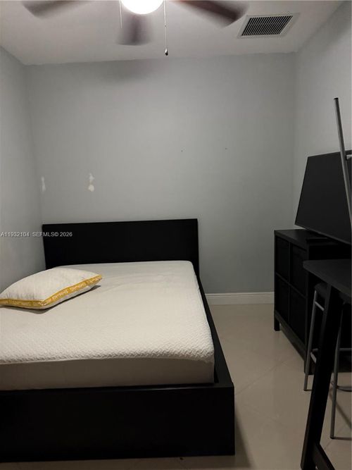 1-17199 Ne 2nd Ct, North Miami Beach, FL, 33162-1884 | Card Image