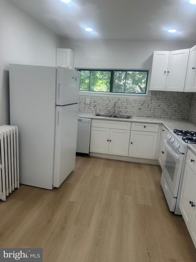 401 S 6 Th St, Home with 4 bedrooms, 1 bathrooms and null parking in DARBY PA | Image 4