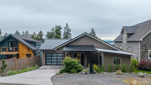 3751 Morning Glory Ln, Langley, WA, 98260-9681 | Card Image