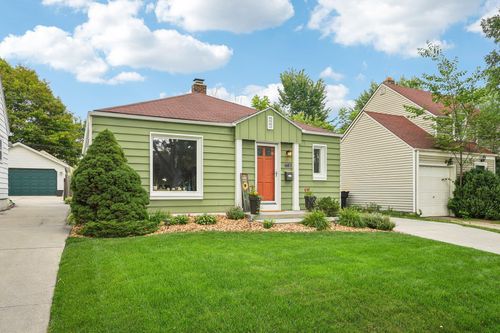 7710 Livingston Ave, Wauwatosa, WI, 53213-1124 | Card Image