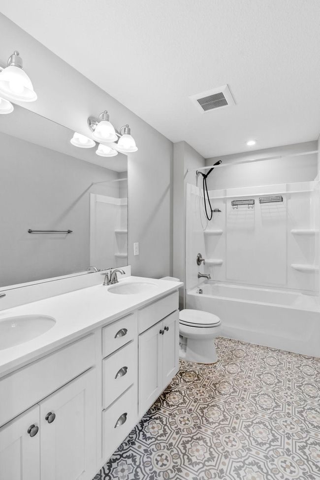 Upper Level 2nd Full Bathroom | Image 55