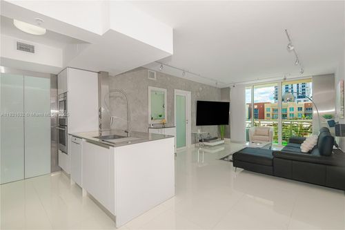 apt-617-2000 N Bayshore Dr, Miami, FL, 33137-5116 | Card Image